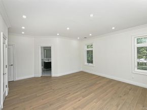 11 Edcris Lane, Huntington NY 11743