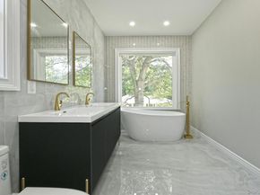 11 Edcris Lane, Huntington NY 11743