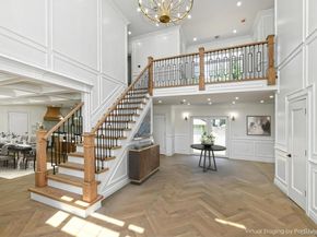 11 Edcris Lane, Huntington NY 11743