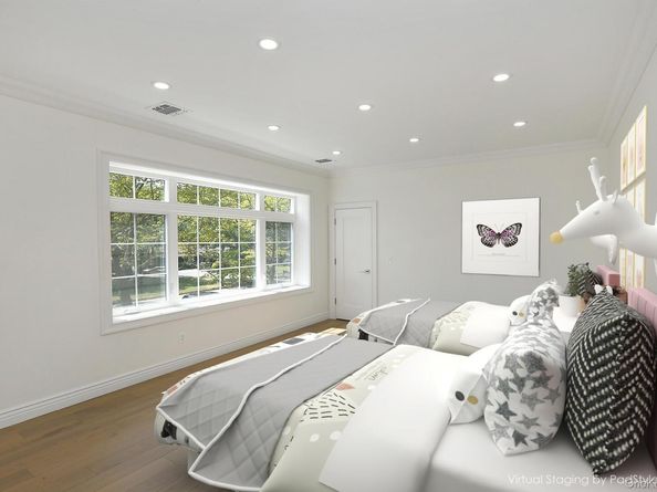 11 Edcris Lane, Huntington NY 11743