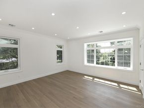 11 Edcris Lane, Huntington NY 11743