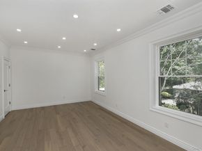 11 Edcris Lane, Huntington NY 11743