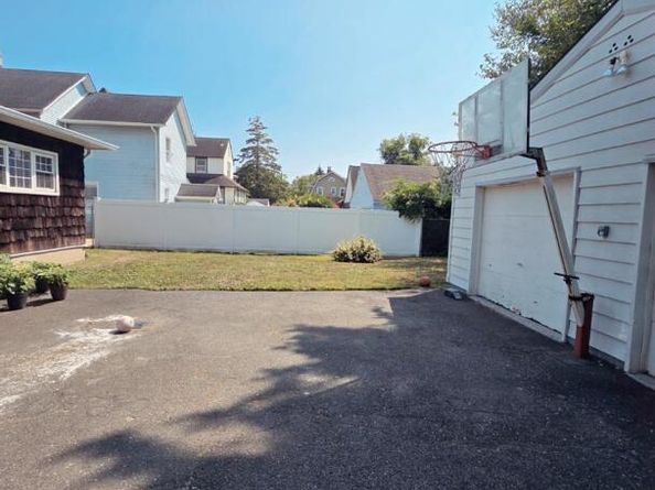 127 Hempstead Avenue, Lynbrook NY 11563