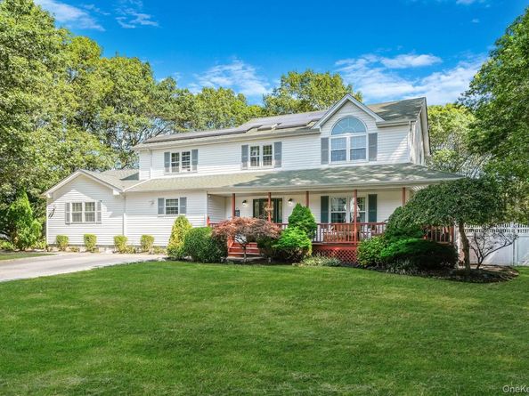 5 Bridal Path, Center Moriches NY 11934
