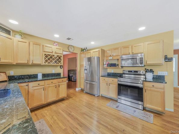 5 Bridal Path, Center Moriches NY 11934
