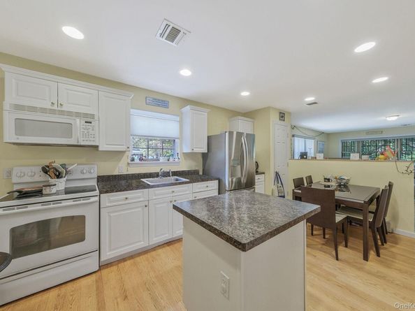 5 Bridal Path, Center Moriches NY 11934