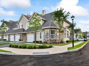 21 Steven Circle 21, Dix Hills NY 11746