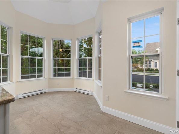 21 Steven Circle 21, Dix Hills NY 11746