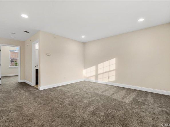 21 Steven Circle 21, Dix Hills NY 11746