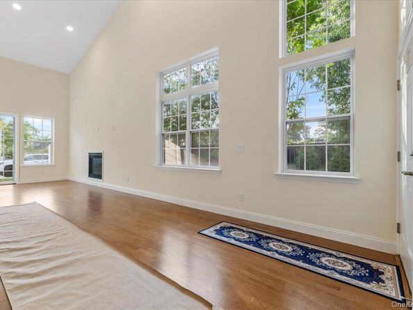 21 Steven Circle 21, Dix Hills NY 11746