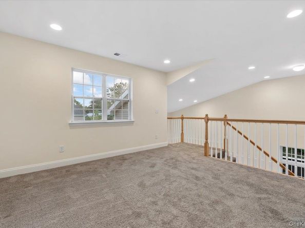 21 Steven Circle 21, Dix Hills NY 11746