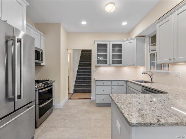 21 Steven Circle 21, Dix Hills NY 11746