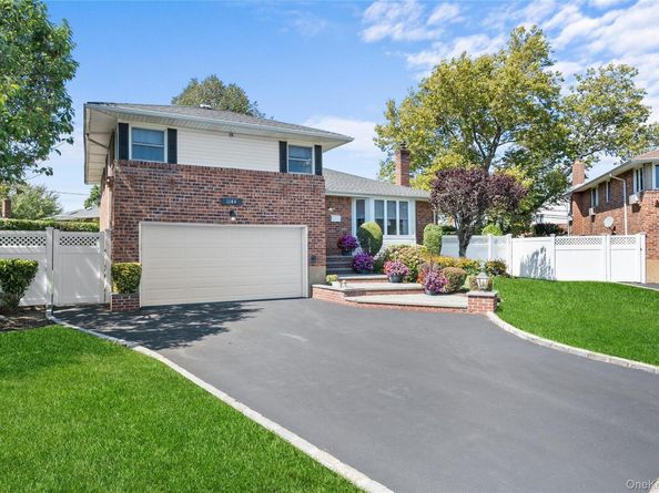 1144 Greenway Court, Seaford NY 11783