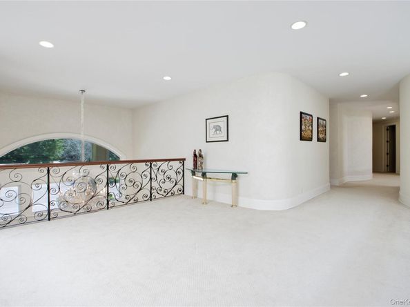 6 Old Wagon Lane, Old Westbury NY 11568