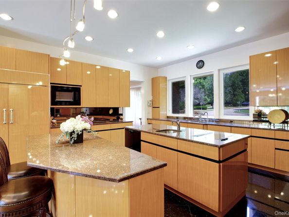 6 Old Wagon Lane, Old Westbury NY 11568