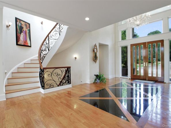 6 Old Wagon Lane, Old Westbury NY 11568