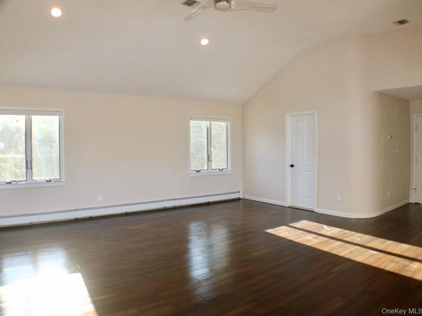 10 Cedarfield Terrace, Saint James NY 11780