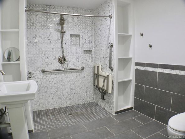 10 Cedarfield Terrace, Saint James NY 11780