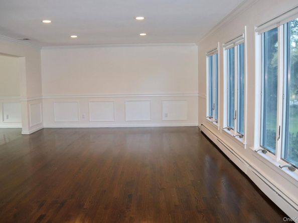 10 Cedarfield Terrace, Saint James NY 11780