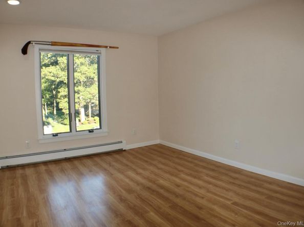 10 Cedarfield Terrace, Saint James NY 11780