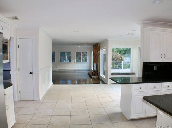 10 Cedarfield Terrace, Saint James NY 11780