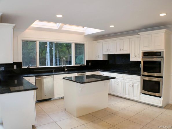 10 Cedarfield Terrace, Saint James NY 11780