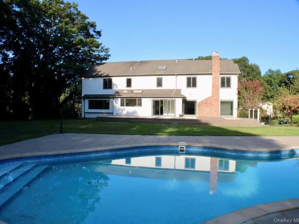 10 Cedarfield Terrace, Saint James NY 11780