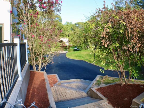 10 Cedarfield Terrace, Saint James NY 11780
