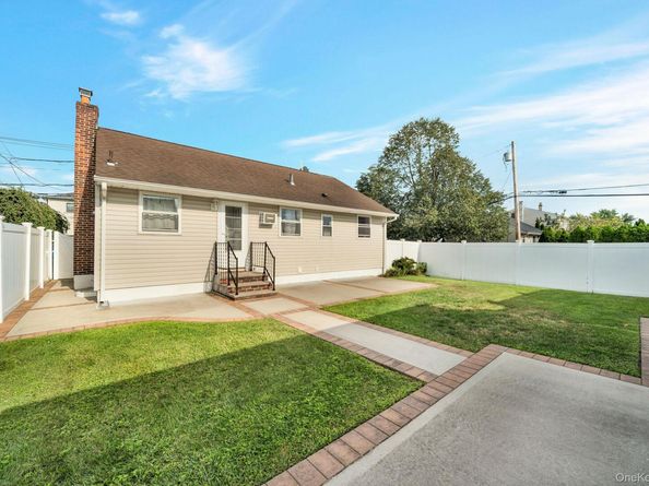 35 Myers Avenue, Hicksville NY 11801