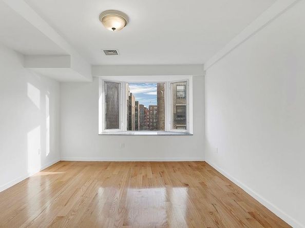 140-75 Ash 4B, Flushing NY 11355