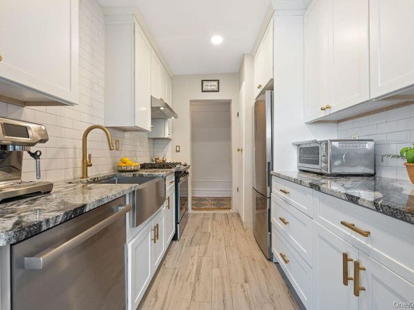 105 Garth Road 5G, Scarsdale NY 10583