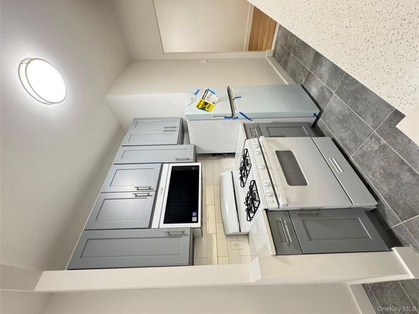 2925 Mathews Ave 2H, Bronx NY 10467