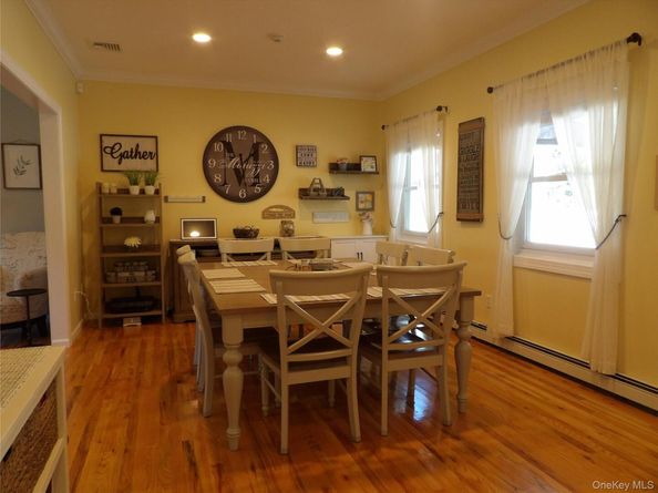 30 Rose Court, Lindenhurst NY 11757