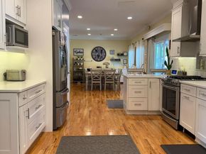 30 Rose Court, Lindenhurst NY 11757