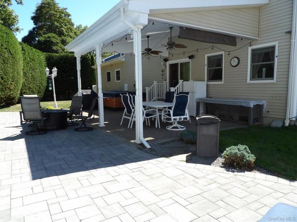 30 Rose Court, Lindenhurst NY 11757