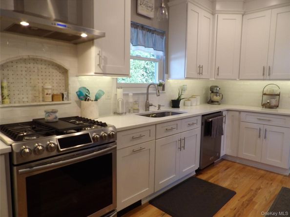 30 Rose Court, Lindenhurst NY 11757