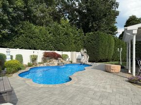 30 Rose Court, Lindenhurst NY 11757