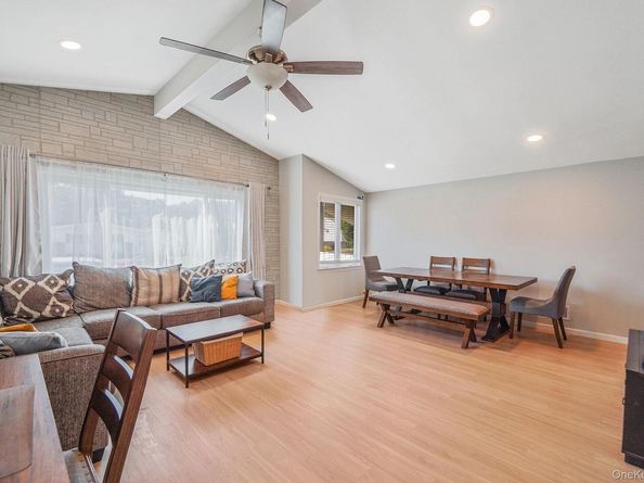 107 Days Avenue, Selden NY 11784