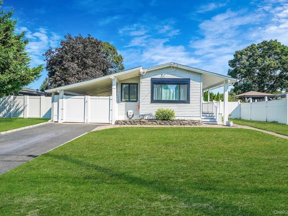 107 Days Avenue, Selden NY 11784