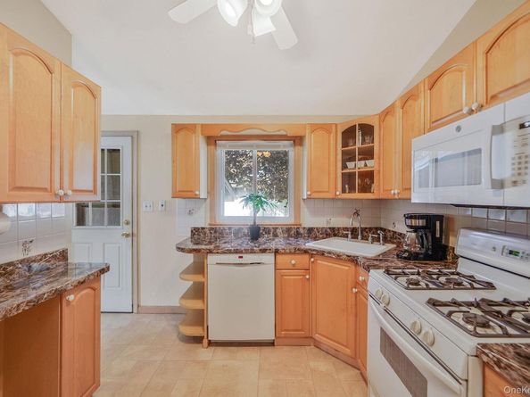 107 Days Avenue, Selden NY 11784