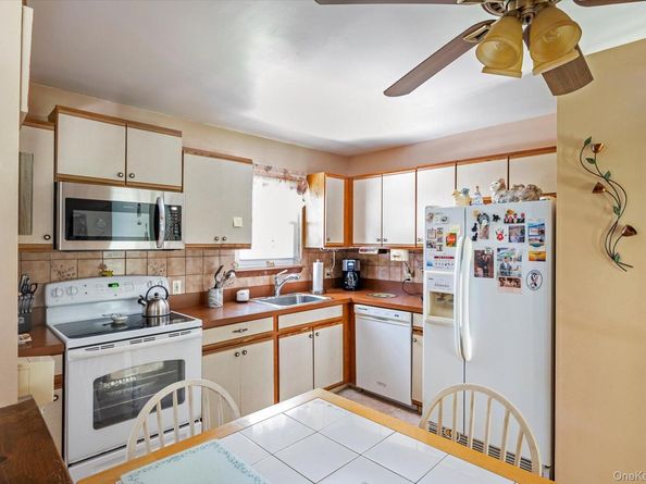 588 Boxwood Drive, Shirley NY 11967