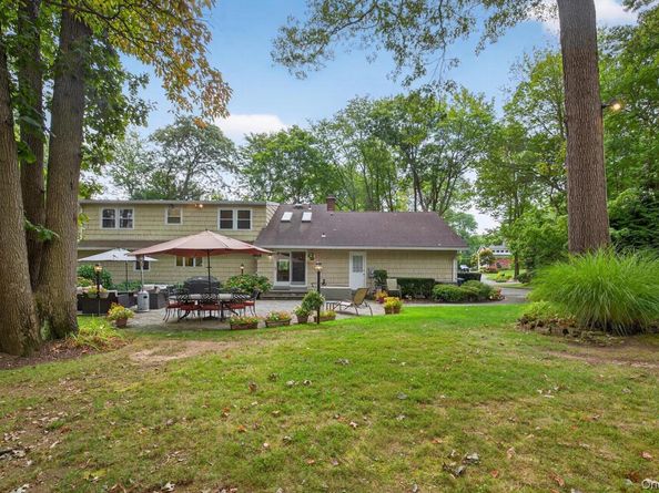 1 May Hill Lane, Dix Hills NY 11746