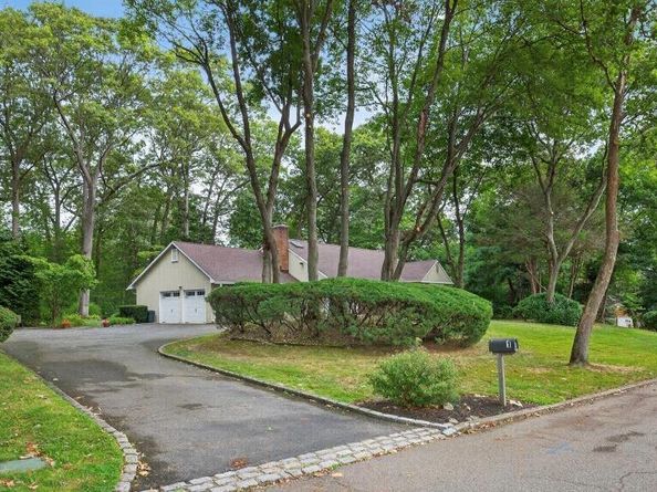 1 May Hill Lane, Dix Hills NY 11746