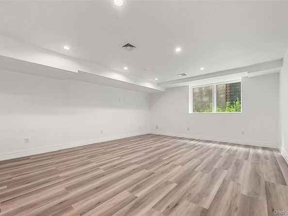 4 Angelas Place 1, Bronx NY 10465