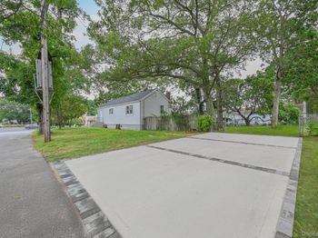 1404 Middle Country Road