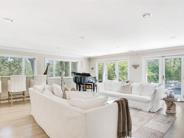 9 Rosebud Lane, East Quogue NY 11959