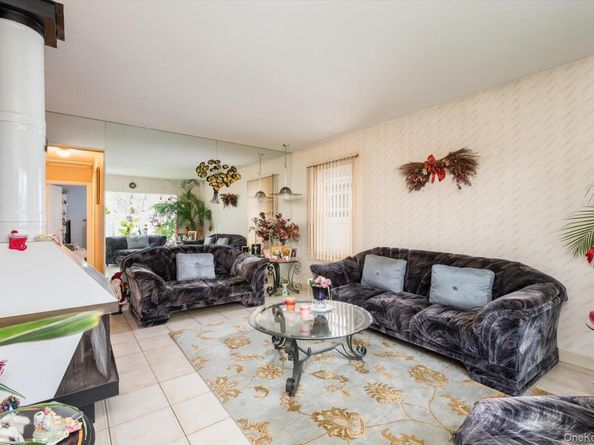 527 Willow Street, South Hempstead NY 11550