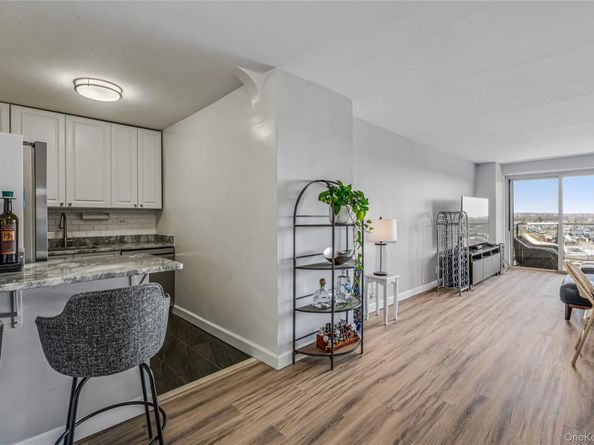 18-15 215th Street 14 B, Bayside NY 11360