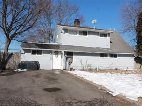 118 Bucket Lane, Levittown NY 11756