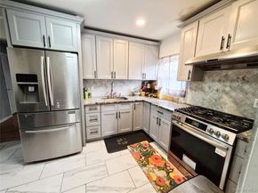 225 E Mineola Avenue, Valley Stream NY 11580